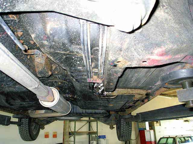 Reparatur Bremsleitungen und Auspuff
